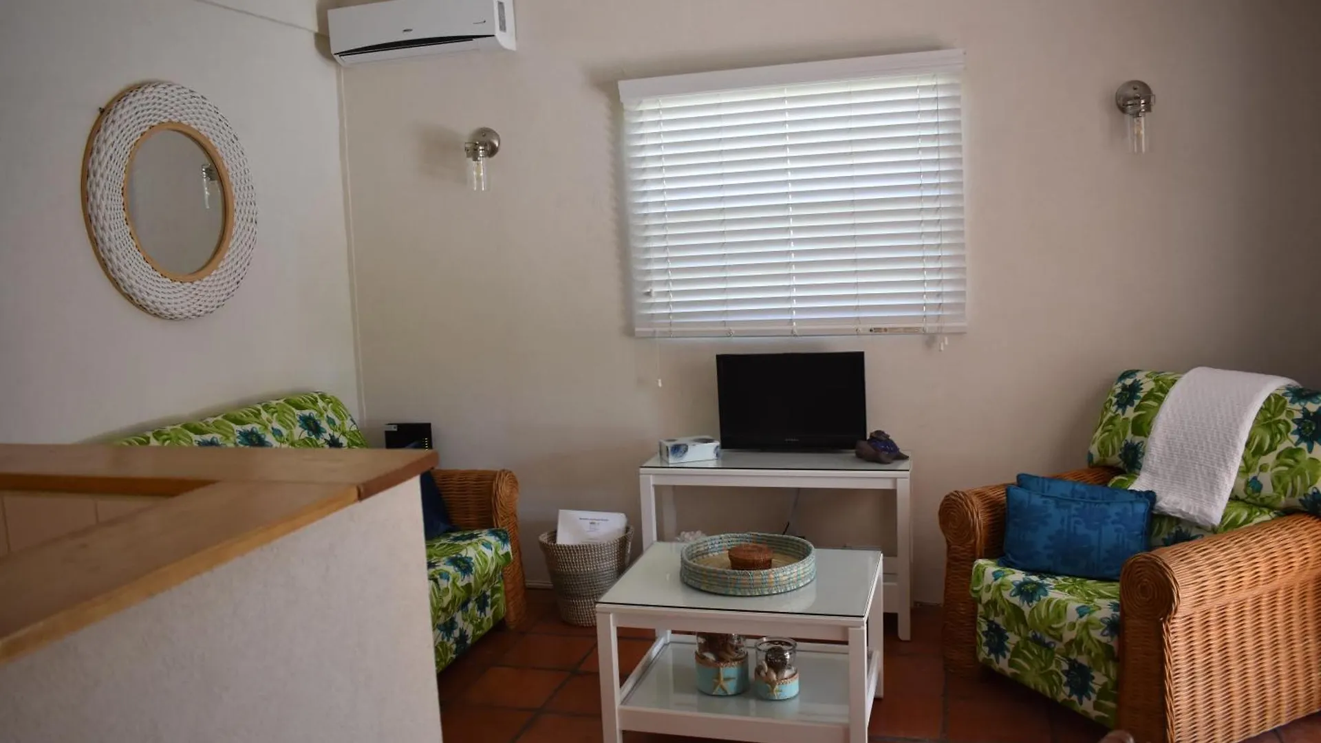 Flamboyant Beach House Villa Saint James